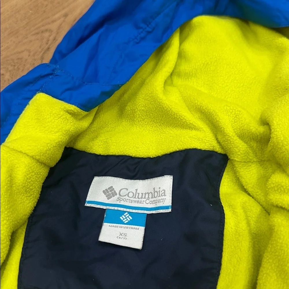 Columbia vibrant blue